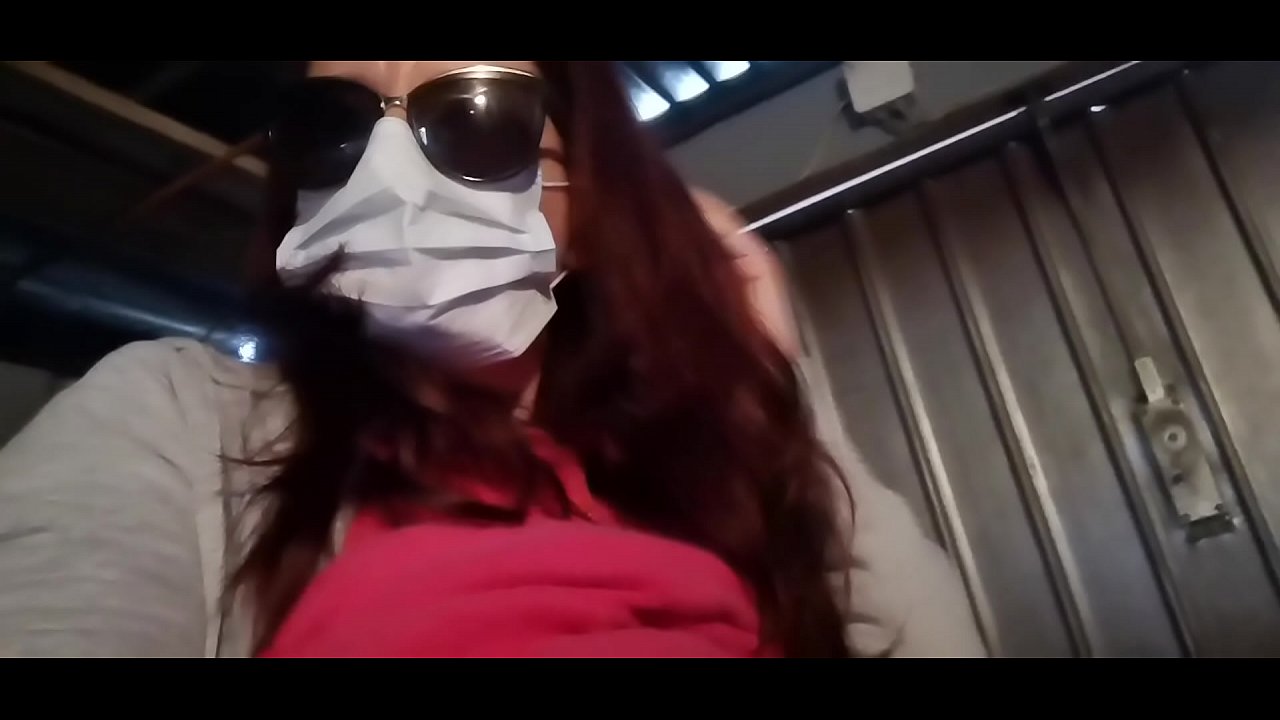 Nicoletta anotsiva muvakidzani wake uye pees mugaraji rake (Special Covid19 Italian Quarantine)